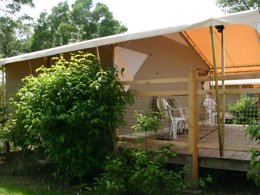 Camping Pas Cher vous présente avec son site Officiel campingpascher.fr, le Camping Sites Et Paysages - L'Etang De Brissac classé 4 étoiles, situé sur la commune de Brissac Quince dans le département Maine-et-loire (Pays De La Loire) en France. Le camping Sites Et Paysages - L'Etang De Brissac, vous présente un hébergement de type tente de 25 m² pour 4 personnes. Le camping Sites Et Paysages - L'Etang De Brissac vous propose du dimanche 31 mai au dimanche 07 juin 2026, en promotion à -10% pour 7 nuits à 266,40 € au lieu de 296,0 € soit une Économie de 29,60 €. Cette location propose 75 dates différentes pour réserver votre séjour. Découvrez également les 14 autres gammes d'hébergements du camping. Les Avis clients pour le Camping Sites Et Paysages - L'Etang De Brissac sont de 7 sur 10. Étang, Piscine couverte, Piscine extérieure, Animation enfants, Animations familiales, Club enfants, Aire de jeux enfants, Baby-foot, Canoë-kayak, Centre équestre, Flipper, Golf, Ping-pong, Piscine, Pétanque, Terrain de football, Terrain de volley-ball, Trampoline, Dépôt de pain, Restaurant, Supermarché, Épicerie,... En savoir plus : cliquez-ICI.