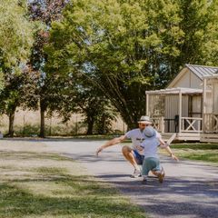 Camping Pas Cher vous présente avec son site Officiel campingpascher.fr, le Établissement Tours Val De Loire - Onlycamp, situé sur la commune de Saint Avertin dans le département Indre-et-loire (Centre) en France. L'établissement Tours Val De Loire - Onlycamp vous propose un hébergement de type chalet. L'établissement vous propose 4 autres types d'hébergements. Découvrez tous nos séjours à petits prix dans la commune et aux alentours de Saint Avertin du département : Indre-et-loire (Centre).... En savoir plus : cliquez-ICI.