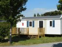 Camping Pas Cher vous présente avec son site Officiel campingpascher.fr, le Camping Bontempo Village Piriac classé 4 étoiles, situé sur la commune de Piriac Sur Mer dans le département Loire-atlantique (Pays De La Loire) en France. Le camping Bontempo Village Piriac, vous présente un hébergement de type mobil-home de 24 m² et télévision. Le camping Bontempo Village Piriac vous propose du sam. 04 avril au sam. 11 avril 2026 pour 7 nuits à 295€. Cette location propose 59 dates différentes pour réserver votre séjour. Découvrez également les 4 autres gammes d'hébergements du camping. Les Avis clients pour le Camping Bontempo Village Piriac sont excellents avec une note moyenne de 9 sur 10. Mer, Piscine chauffée, Piscine couverte, Animations familiales, Club enfants, Baby-foot, Court de tennis, Piscine, Pétanque, Terrain de beach-volley, Terrain multisports, Bar, Restaurant,... En savoir plus : cliquez-ICI.