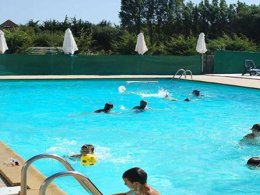 Camping Pas Cher vous présente avec son site Officiel campingpascher.fr, le Camping Bontempo Village Piriac classé 4 étoiles, situé sur la commune de Piriac Sur Mer dans le département Loire-atlantique (Pays De La Loire) en France. Le camping Bontempo Village Piriac, vous présente un hébergement de type mobil-home de 24 m² et télévision. Le camping Bontempo Village Piriac vous propose du sam. 04 avril au sam. 11 avril 2026 pour 7 nuits à 295€. Cette location propose 59 dates différentes pour réserver votre séjour. Découvrez également les 4 autres gammes d'hébergements du camping. Les Avis clients pour le Camping Bontempo Village Piriac sont excellents avec une note moyenne de 9 sur 10. Mer, Piscine chauffée, Piscine couverte, Animations familiales, Club enfants, Baby-foot, Court de tennis, Piscine, Pétanque, Terrain de beach-volley, Terrain multisports, Bar, Restaurant,... En savoir plus : cliquez-ICI.