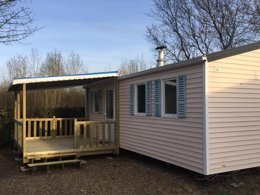 Camping Pas Cher vous présente avec son site Officiel campingpascher.fr, le Camping FlowerLes Granges classé 3 étoiles, situé sur la commune de Luynes dans le département Indre-et-loire (Centre Val De Loire) en France. Le camping Flower Les Granges, vous présente un hébergement de type mobil-home de 30 m² pour 4 personnes. Le camping Flower Les Granges vous propose du sam. 29 août au sam. 05 septembre 2026 pour 7 nuits à 371€. Cette location propose 76 dates différentes pour réserver votre séjour. Découvrez également les 14 autres gammes d'hébergements du camping. Les Avis clients pour le Camping FlowerLes Granges sont excellents avec une note moyenne de 9 sur 10. Piscine couverte, Piscine extérieure, Club enfants, Aire de jeux enfants, Baby-foot, Canoë-kayak, Cyclisme, Ping-pong, Piscine, Pétanque, Randonnée, Salle de jeux vidéo, Structure gonflable enfants, Terrain de badminton, Terrain de volley-ball, Trampoline, Bar, Dépôt de pain, Plats à emporter, Snack/Bar, Épicerie,... En savoir plus : cliquez-ICI.