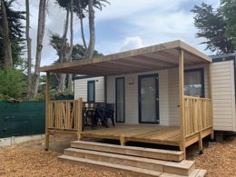 Camping Pas Cher vous présente avec son site Officiel campingpascher.fr, le Camping Le Beaupré classé 3 étoiles, situé sur la commune de Mesquer dans le département Loire-atlantique (Pays De La Loire) en France. Le camping Le Beaupré, vous présente un hébergement de type mobil-home de 21 m² et télévision. Le camping Le Beaupré vous propose du lundi 25 mai au lundi 01 juin 2026 pour 7 nuits à 231€. Cette location propose 88 dates différentes pour réserver votre séjour. Découvrez également les 9 autres gammes d'hébergements du camping. Les Avis clients pour le Camping Le Beaupré sont excellents avec une note moyenne de 8 sur 10. Aire de jeux enfants, Pétanque, Bar, Snack/Bar,... En savoir plus : cliquez-ICI.