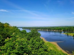Camping Pas Cher vous présente avec son site Officiel campingpascher.fr, le Camping Flower Du Port Caroline classé 3 étoiles, situé sur la commune de Brain Sur L'authion dans le département Maine-et-loire (Pays De La Loire) en France. Le camping Flower Du Port Caroline vous propose un hébergement de type mobil-home de 29 m². L'établissement vous propose 5 autres types d'hébergements. Découvrez tous nos séjours à petits prix dans la commune et aux alentours de Brain Sur L'authion du département : Maine-et-loire (Pays De La Loire). Les Avis clients pour le Camping Flower Du Port Caroline sont excellents avec une note moyenne de 9 sur 10. Piscine chauffée, Piscine couverte, Animation enfants, Aire de jeux enfants, Ping-pong, Pétanque, Structure gonflable enfants, Terrain multisports, Trampoline, Bar, Boulangerie, Bureau de tabac, Dépôt de pain, Plats à emporter, Restaurant, Snack/Bar, Station-service, Épicerie,... En savoir plus : cliquez-ICI.