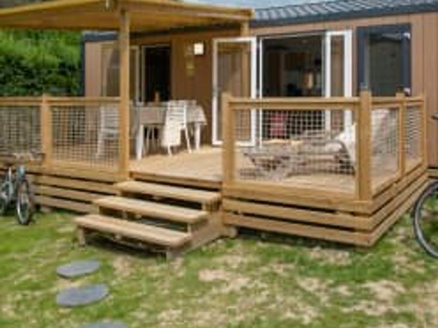 Camping Pas Cher vous présente avec son site Officiel campingpascher.fr, le Camping Sandaya Le Moulin De L'Eclis classé 4 étoiles, situé sur la commune de Assérac dans le département Loire-atlantique (Pays De La Loire) en France. Le camping Sandaya Le Moulin De L'Eclis vous propose un hébergement de type mobil-home de 33 m² pour 4 personnes (télévision). L'établissement vous propose 3 autres types d'hébergements. Découvrez tous nos séjours à petits prix dans la commune et aux alentours de Assérac du département : Loire-atlantique (Pays De La Loire). Parc aquatique, Piscine couverte, Piscine extérieure, Animation enfants, Animations familiales, Aire de jeux enfants, Canoë-kayak, Centre équestre, Club enfant de nuit, Golf, Paddle, Ping-pong, Pétanque, Salle de jeux vidéo, Structure gonflable enfants, Voile, kiteSurf, Bar, Dépôt de pain, Restaurant, Épicerie,... En savoir plus : cliquez-ICI.