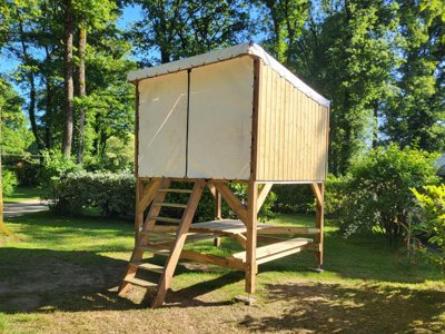 Cliquez pour découvrir toutes les photos de l'HÉBERGEMENT ! tente en toile et bois - Du Bois De Beaumard photo 2