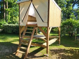 Camping Pas Cher vous présente avec son site Officiel campingpascher.fr, le Camping Du Bois De Beaumard classé 3 étoiles, situé sur la commune de Pontchateau dans le département Loire-atlantique (Pays De La Loire) en France. Le camping Du Bois De Beaumard, vous présente un hébergement de type tente en toile et bois. Le camping Du Bois De Beaumard vous propose du sam. 04 avril au sam. 11 avril 2026 pour 7 nuits à 184.8€. Cette location propose 158 dates différentes pour réserver votre séjour. Découvrez également les 5 autres gammes d'hébergements du camping. MerÉtang, Aire de jeux enfants, Baby-foot, Ping-pong, Pétanque, Randonnée, Trampoline, Dépôt de pain, Restaurant, Snack/Bar, Supermarché, Épicerie,... En savoir plus : cliquez-ICI.