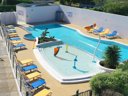Camping Pas Cher vous présente avec son site Officiel campingpascher.fr, le Camping Le Goh Velin classé 3 étoiles, situé sur la commune de Saint Gildas De Rhuys dans le département Morbihan (Bretagne) en France. Le camping Le Goh Velin, vous présente un hébergement de type mobil-home de 22 m² pour 4 personnes et télévision. Le camping Le Goh Velin vous propose du mardi 09 juin au mardi 16 juin 2026 avec un DÉPART DEMAIN pour 7 nuits à 379.5€. Cette location propose 16 dates différentes pour réserver votre séjour. Découvrez également les 15 autres gammes d'hébergements du camping. Les Avis clients pour le Camping Le Goh Velin sont excellents avec une note moyenne de 8 sur 10. Mer, Piscine chauffée, Piscine extérieure, Aire de jeux enfants, Baby-foot, Canoë-kayak, Ping-pong, Planche à voile, Plongée, Pétanque, Bar, Dépôt de pain, Snack/Bar, Supermarché, Épicerie,... En savoir plus : cliquez-ICI.