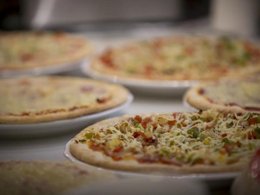 Camping Pas Cher vous présente avec son site Officiel campingpascher.fr, le Camping Ushuaïa Villages Au Bois Joli classé 4 étoiles, situé sur la commune de Andryes dans le département Yonne (Bourgogne) en France. Le camping Ushuaïa Villages Au Bois Joli, vous présente un hébergement de type mobil-home de 32 m². Le camping Ushuaïa Villages Au Bois Joli vous propose du sam. 25 avril au sam. 02 mai 2026 pour 7 nuits à 299€. Cette location propose 108 dates différentes pour réserver votre séjour. Découvrez également les 10 autres gammes d'hébergements du camping. Les Avis clients pour le Camping Ushuaïa Villages Au Bois Joli sont excellents avec une note moyenne de 9 sur 10. Piscine chauffée, Piscine extérieure, Aire de jeux enfants, Canoë-kayak, Court de tennis, Cyclisme, Ping-pong, Pétanque, Randonnée, Terrain de football, Terrain de volley-ball, Terrain multisports, Bar, Dépôt de pain,... En savoir plus : cliquez-ICI.