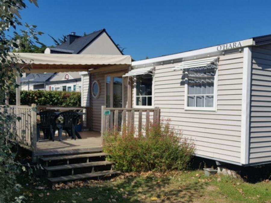 Camping Pas Cher vous présente avec son site Officiel campingpascher.fr, le Camping De La Plage classé 3 étoiles, situé sur la commune de Damgan dans le département Morbihan (Bretagne) en France. Le camping De La Plage vous propose un hébergement de type mobil-home de 31 m² pour 6 personnes (télévision). L'établissement vous propose 12 autres types d'hébergements. Découvrez tous nos séjours à petits prix dans la commune et aux alentours de Damgan du département : Morbihan (Bretagne). Les Avis clients pour le Camping De La Plage sont excellents avec une note moyenne de 8 sur 10. Aire de jeux enfants, Baby-foot, Court de tennis, Cyclisme, Paddle, Ping-pong, Piscine, Planche à voile, Pédalo, Pétanque, Randonnée, Skatepark, Ski nautique, Terrain de beach-volley, Trampoline, Voile, kiteSurf, Boulangerie, Bureau de tabac, Créperie, Dépôt de pain, Pizzeria, Snack/Bar, Station-service, Supermarché, Épicerie,... En savoir plus : cliquez-ICI.