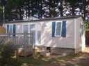 Camping Pas Cher vous présente avec son site Officiel campingpascher.fr, le Camping De La Plage classé 3 étoiles, situé sur la commune de Damgan dans le département Morbihan (Bretagne) en France. Le camping De La Plage, vous présente un hébergement de type mobil-home de 30 m² pour 4 personnes et télévision. Le camping De La Plage vous propose du lundi 21 septembre au lundi 28 septembre 2026 pour 7 nuits à 300€. Cette location propose 169 dates différentes pour réserver votre séjour. Découvrez également les 13 autres gammes d'hébergements du camping. Les Avis clients pour le Camping De La Plage sont excellents avec une note moyenne de 8 sur 10. Aire de jeux enfants, Baby-foot, Court de tennis, Cyclisme, Paddle, Ping-pong, Piscine, Planche à voile, Pédalo, Pétanque, Randonnée, Skatepark, Ski nautique, Terrain de beach-volley, Trampoline, Voile, kiteSurf, Boulangerie, Bureau de tabac, Créperie, Dépôt de pain, Pizzeria, Snack/Bar, Station-service, Supermarché, Épicerie,... En savoir plus : cliquez-ICI.