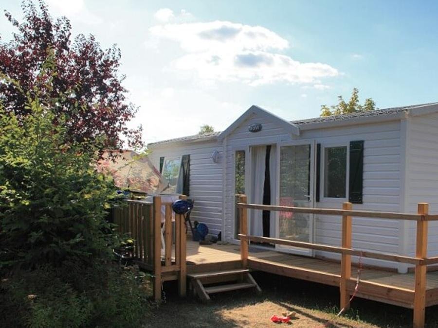 Camping Pas Cher vous présente avec son site Officiel campingpascher.fr, le Camping Paradis Arada Parc classé 4 étoiles, situé sur la commune de Sonzay dans le département Indre-et-loire (Centre Val De Loire) en France. Le camping Paradis Arada Parc vous propose un hébergement de type mobil-home de 32 m² pour 6 personnes (télévision). L'établissement vous propose 27 autres types d'hébergements. Découvrez tous nos séjours à petits prix dans la commune et aux alentours de Sonzay du département : Indre-et-loire (Centre Val De Loire). Les Avis clients pour le Camping Paradis Arada Parc sont excellents avec une note moyenne de 8 sur 10. Lac, Piscine couverte, Piscine extérieure, Animations familiales, Club enfants, Aire de jeux enfants, Canoë-kayak, Court de tennis, Football en cage, Golf, Parcours sportif, Ping-pong, Piscine, Pétanque, Randonnée, Salle de jeux vidéo, Structure gonflable enfants, Bar, Dépôt de pain, Plats à emporter, Snack/Bar, Station-service, Supermarché, Épicerie,... En savoir plus : cliquez-ICI.