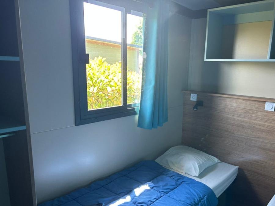Camping Pas Cher vous présente avec son site Officiel campingpascher.fr, le Camping Paradis Arada Parc classé 4 étoiles, situé sur la commune de Sonzay dans le département Indre-et-loire (Centre Val De Loire) en France. Le camping Paradis Arada Parc vous propose un hébergement de type chalet de 33 m² (télévision). L'établissement vous propose 27 autres types d'hébergements. Découvrez tous nos séjours à petits prix dans la commune et aux alentours de Sonzay du département : Indre-et-loire (Centre Val De Loire). Les Avis clients pour le Camping Paradis Arada Parc sont excellents avec une note moyenne de 8 sur 10. Lac, Piscine couverte, Piscine extérieure, Animations familiales, Club enfants, Aire de jeux enfants, Canoë-kayak, Court de tennis, Football en cage, Golf, Parcours sportif, Ping-pong, Piscine, Pétanque, Randonnée, Salle de jeux vidéo, Structure gonflable enfants, Bar, Dépôt de pain, Plats à emporter, Snack/Bar, Station-service, Supermarché, Épicerie,... En savoir plus : cliquez-ICI.