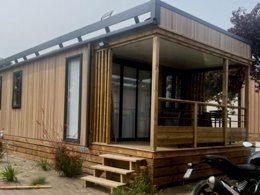 Camping Pas Cher vous présente avec son site Officiel campingpascher.fr, le Camping Paradis Arada Parc classé 4 étoiles, situé sur la commune de Sonzay dans le département Indre-et-loire (Centre Val De Loire) en France. Le camping Paradis Arada Parc, vous présente un hébergement de type mobil-home de 27 m² pour 4 personnes et télévision. Le camping Paradis Arada Parc vous propose du sam. 22 août au sam. 29 août 2026, en promotion à -9% pour 7 nuits à 668,16 € au lieu de 741,0 € soit une Économie de 72,84 €. Cette location propose 121 dates différentes pour réserver votre séjour. Découvrez également les 27 autres gammes d'hébergements du camping. Les Avis clients pour le Camping Paradis Arada Parc sont excellents avec une note moyenne de 8 sur 10. Lac, Piscine couverte, Piscine extérieure, Animations familiales, Club enfants, Aire de jeux enfants, Canoë-kayak, Court de tennis, Football en cage, Golf, Parcours sportif, Ping-pong, Piscine, Pétanque, Randonnée, Salle de jeux vidéo, Structure gonflable enfants, Bar, Dépôt de pain, Plats à emporter, Snack/Bar, Station-service, Supermarché, Épicerie,... En savoir plus : cliquez-ICI.