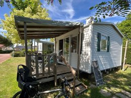 Camping Pas Cher vous présente avec son site Officiel campingpascher.fr, le Camping Paradis Arada Parc classé 4 étoiles, situé sur la commune de Sonzay dans le département Indre-et-loire (Centre Val De Loire) en France. Le camping Paradis Arada Parc, vous présente un hébergement de type mobil-home de 16 m² pour 3 personnes et télévision. Le camping Paradis Arada Parc vous propose du sam. 22 août au sam. 29 août 2026, en promotion à -9% pour 7 nuits à 526,60 € au lieu de 584,0 € soit une Économie de 57,40 €. Cette location propose 4 dates différentes pour réserver votre séjour. Découvrez également les 27 autres gammes d'hébergements du camping. Les Avis clients pour le Camping Paradis Arada Parc sont excellents avec une note moyenne de 8 sur 10. Lac, Piscine couverte, Piscine extérieure, Animations familiales, Club enfants, Aire de jeux enfants, Canoë-kayak, Court de tennis, Football en cage, Golf, Parcours sportif, Ping-pong, Piscine, Pétanque, Randonnée, Salle de jeux vidéo, Structure gonflable enfants, Bar, Dépôt de pain, Plats à emporter, Snack/Bar, Station-service, Supermarché, Épicerie,... En savoir plus : cliquez-ICI.