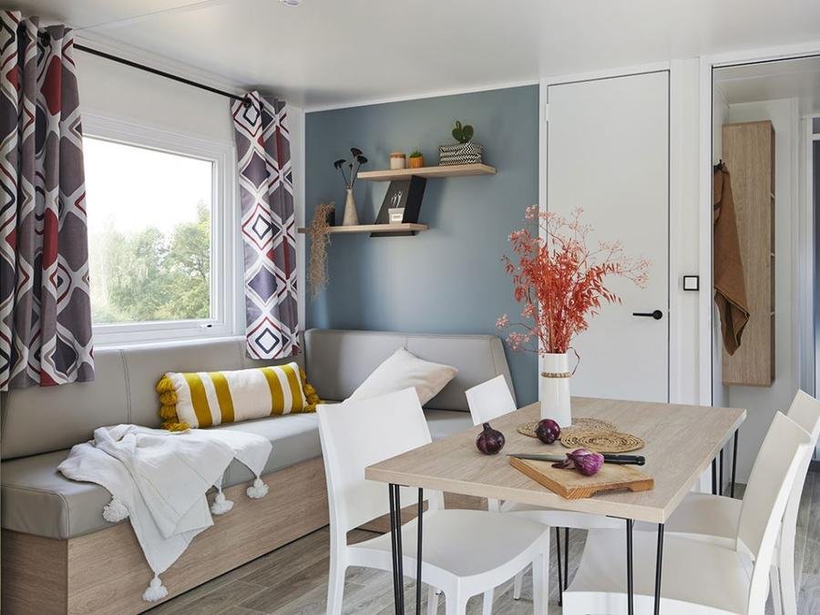 Camping Pas Cher vous présente avec son site Officiel campingpascher.fr, le Camping Les Goélands classé 3 étoiles, situé sur la commune de Arès dans le département Gironde (Aquitaine) en France. Le camping Les Goélands vous propose un hébergement de type mobil-home de 40 m² pour 8 personnes avec climatisation (télévision). L'établissement vous propose 12 autres types d'hébergements. Découvrez tous nos séjours à petits prix dans la commune et aux alentours de Arès du département : Gironde (Aquitaine). Les Avis clients pour le Camping Les Goélands sont excellents avec une note moyenne de 8 sur 10. Mer, Piscine extérieure, Animation ados, Animations familiales, Club ados, Club enfants, Aire de jeux enfants, Parcours sportif, Ping-pong, Pétanque, Terrain multisports, Bar, Brasserie, Dépôt de pain, Pizzeria, Épicerie,... En savoir plus : cliquez-ICI.