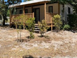 Camping Pas Cher vous présente avec son site Officiel campingpascher.fr, le Camping Les Goélands classé 3 étoiles, situé sur la commune de Arès dans le département Gironde (Aquitaine) en France. Le camping Les Goélands, vous présente un hébergement de type mobil-home de 32 m² avec climatisation et télévision. Le camping Les Goélands vous proposeun séjour PAS CHER avec une REMISEdu sam. 10 octobre au sam. 17 octobre 2026, en promotion à -55% pour 7 nuits à 229 € au lieu de 515,0 € soit une Économie de 286 €. Cette location propose 27 dates différentes pour réserver votre séjour. Découvrez également les 12 autres gammes d'hébergements du camping. Les Avis clients pour le Camping Les Goélands sont excellents avec une note moyenne de 8 sur 10. Mer, Piscine extérieure, Animation ados, Animations familiales, Club ados, Club enfants, Aire de jeux enfants, Parcours sportif, Ping-pong, Pétanque, Terrain multisports, Bar, Brasserie, Dépôt de pain, Pizzeria, Épicerie,... En savoir plus : cliquez-ICI.