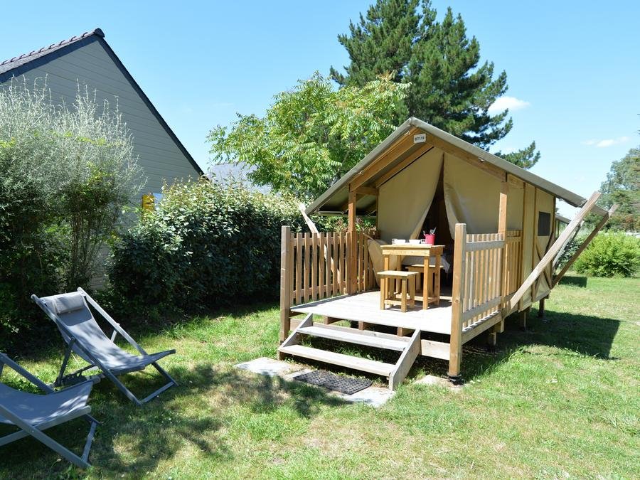 Camping Pas Cher vous présente avec son site Officiel campingpascher.fr, le Camping Le Tindio classé 3 étoiles, situé sur la commune de Arzon dans le département Morbihan (Bretagne) en France. Le camping Le Tindio, vous présente un hébergement de type bungalow toilé de 7 m² pour 2 personnes. Le camping Le Tindio vous propose du mardi 09 juin au mardi 16 juin 2026 pour 7 nuits à 196€. Cette location propose 59 dates différentes pour réserver votre séjour. Découvrez également les 6 autres gammes d'hébergements du camping. Mer, Aire de jeux enfants, Pétanque, Terrain multisports, Dépôt de pain,... En savoir plus : cliquez-ICI.