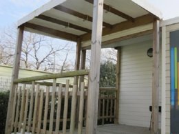 Camping Pas Cher vous présente avec son site Officiel campingpascher.fr, le Camping Paradis D'Arvor classé 3 étoiles, situé sur la commune de Ambon dans le département Morbihan (Bretagne) en France. Le camping Paradis D'Arvor vous propose un hébergement de type mobil-home de 27 m² (télévision). L'établissement vous propose 10 autres types d'hébergements. Découvrez tous nos séjours à petits prix dans la commune et aux alentours de Ambon du département : Morbihan (Bretagne). Les Avis clients pour le Camping Paradis D'Arvor sont excellents avec une note moyenne de 8 sur 10. MerÉtang, Piscine couverte, Piscine extérieure, Animations familiales, Aire de jeux enfants, Baby-foot, Flipper, Paddle, Ping-pong, Piscine, Pétanque, Salle de jeux vidéo, Terrain de football, Bar, Boulangerie, Brasserie, Bureau de tabac, Snack/Bar, Supermarché, Épicerie,... En savoir plus : cliquez-ICI.