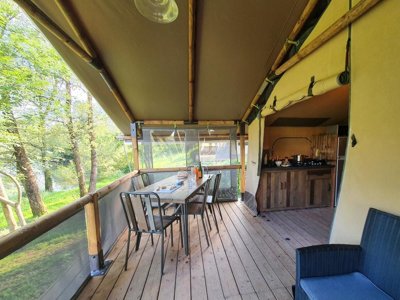 Cliquez pour découvrir toutes les photos de l'HÉBERGEMENT ! lodge - Le Chapeau Chinois photo 3