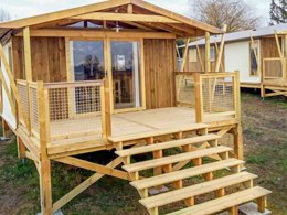 Camping Pas Cher vous présente avec son site Officiel campingpascher.fr, le Camping Lodges De Blois Chambord classé 3 étoiles, situé sur la commune de Mont Pres Chambord dans le département Loir-et-cher (Centre Val De Loire) en France. Le camping Lodges De Blois Chambord, vous présente un hébergement de type mobil-home de 32 m². Le camping Lodges De Blois Chambord vous proposeun séjour PAS CHER avec une REMISEdu sam. 18 avril au sam. 25 avril 2026, en promotion à -30% pour 7 nuits à 390,50 € au lieu de 558,0 € soit une Économie de 167,50 €. Cette location propose 177 dates différentes pour réserver votre séjour. Découvrez également les 18 autres gammes d'hébergements du camping. Les Avis clients pour le Camping Lodges De Blois Chambord sont excellents avec une note moyenne de 8 sur 10. Piscine chauffée, Piscine couverte, Aire de jeux enfants, Pétanque, Salle de jeux vidéo, Trampoline, Boulangerie, Station-service, Supermarché, Épicerie,... En savoir plus : cliquez-ICI.