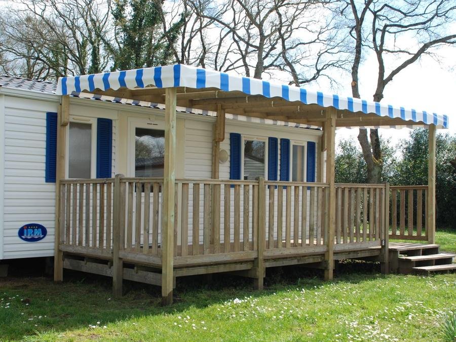 Camping Pas Cher vous présente avec son site Officiel campingpascher.fr, le Camping Flower La Blanche Hermine classé 3 étoiles, situé sur la commune de Muzillac dans le département Morbihan (Bretagne) en France. Le camping Flower La Blanche Hermine vous propose un hébergement de type mobil-home de 25 m² pour 6 personnes (télévision). Cet hébergement propose plus de 51 dates différentes pour réserver ! Pour dévouvrir la période la moins chère, consultez la rubrique 'Tarifs' et sélectionnez votre mois de départ. L'établissement vous propose 11 autres types d'hébergements. Découvrez tous nos séjours à petits prix dans la commune et aux alentours de Muzillac du département : Morbihan (Bretagne). Les Avis clients pour le Camping Flower La Blanche Hermine sont excellents avec une note moyenne de 8 sur 10. Piscine chauffée, Piscine couverte, Animation enfants, Animations familiales, Aire de jeux enfants, Ping-pong, Pétanque, Structure gonflable enfants, Terrain multisports, Trampoline, Bar, Pizzeria, Snack/Bar,... En savoir plus : cliquez-ICI.