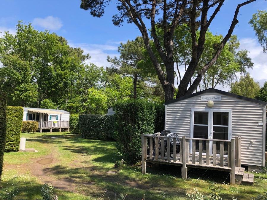 Camping Pas Cher vous présente avec son site Officiel campingpascher.fr, le Camping Les Pirates De Carnac classé 4 étoiles, situé sur la commune de Carnac dans le département Morbihan (Bretagne) en France. Le camping Les Pirates De Carnac, vous présente un hébergement de type mobil-home de 18 m² et télévision. Le camping Les Pirates De Carnac vous propose du sam. 18 juillet au sam. 25 juillet 2026, en promotion à -10% pour 7 nuits à 667,80 € au lieu de 742,0 € soit une Économie de 74,20 €. Cette location propose 17 dates différentes pour réserver votre séjour. Découvrez également les 19 autres gammes d'hébergements du camping. Les Avis clients pour le Camping Les Pirates De Carnac sont excellents avec une note moyenne de 8 sur 10. Mer, Piscine chauffée, Piscine couverte, Animations familiales, Club enfants, Aire de jeux enfants, Canoë-kayak, Court de padel en extérieur, Court de tennis, Cyclisme, Golf, Jet-ski, Location de bateaux, Paddle, Ping-pong, Planche à voile, Plongée, Pétanque, Randonnée, Salle de fitness, Skatepark, Ski nautique, Structure gonflable enfants, Surf, Terrain de football, Trampoline, Voile, kiteSurf, Bar, Boulangerie, Brasserie, Bureau de tabac, Créperie, Pizzeria, Plats à emporter, Restaurant, Restaurant asiatique, Snack/Bar, Station-service, Supermarché, Épicerie,... En savoir plus : cliquez-ICI.
