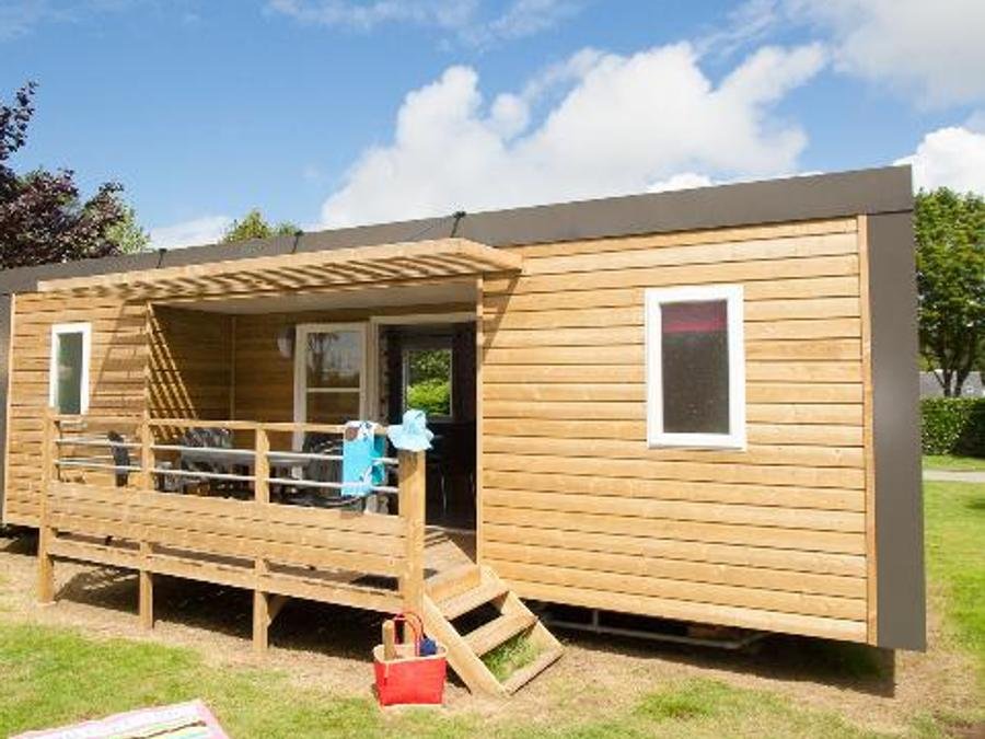 Camping Pas Cher vous présente avec son site Officiel campingpascher.fr, le Camping Les Pirates De Carnac classé 4 étoiles, situé sur la commune de Carnac dans le département Morbihan (Bretagne) en France. Le camping Les Pirates De Carnac, vous présente un hébergement de type mobil-home de 33 m² pour 6 personnes et télévision. Le camping Les Pirates De Carnac vous propose du sam. 06 juin au sam. 13 juin 2026 pour 7 nuits à 413€. Cette location propose 15 dates différentes pour réserver votre séjour. Découvrez également les 19 autres gammes d'hébergements du camping. Les Avis clients pour le Camping Les Pirates De Carnac sont excellents avec une note moyenne de 8 sur 10. Mer, Piscine chauffée, Piscine couverte, Animations familiales, Club enfants, Aire de jeux enfants, Canoë-kayak, Court de padel en extérieur, Court de tennis, Cyclisme, Golf, Jet-ski, Location de bateaux, Paddle, Ping-pong, Planche à voile, Plongée, Pétanque, Randonnée, Salle de fitness, Skatepark, Ski nautique, Structure gonflable enfants, Surf, Terrain de football, Trampoline, Voile, kiteSurf, Bar, Boulangerie, Brasserie, Bureau de tabac, Créperie, Pizzeria, Plats à emporter, Restaurant, Restaurant asiatique, Snack/Bar, Station-service, Supermarché, Épicerie,... En savoir plus : cliquez-ICI.