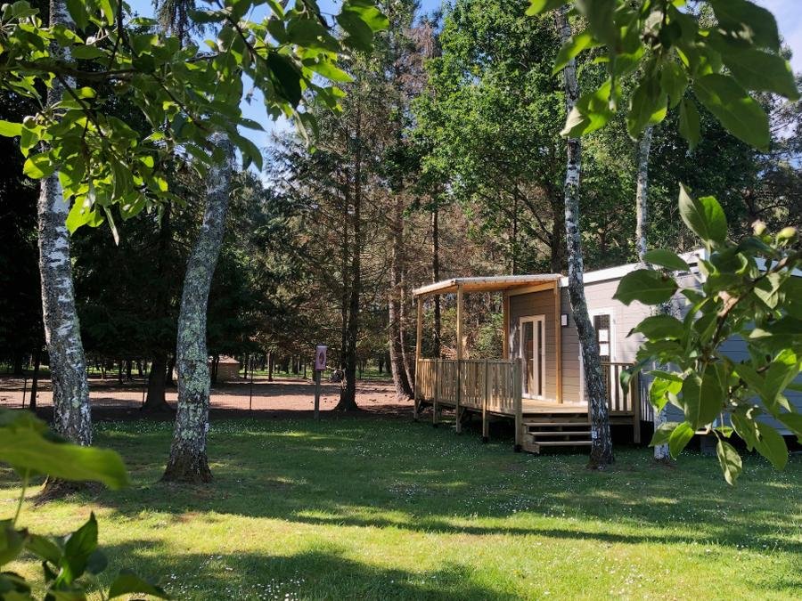 Camping Pas Cher vous présente avec son site Officiel campingpascher.fr, le Camping Les Pirates De Carnac classé 4 étoiles, situé sur la commune de Carnac dans le département Morbihan (Bretagne) en France. Le camping Les Pirates De Carnac, vous présente un hébergement de type mobil-home de 30 m² pour 6 personnes et télévision. Le camping Les Pirates De Carnac vous propose du sam. 11 juillet au sam. 18 juillet 2026, en promotion à -10% pour 7 nuits à 919,80 € au lieu de 1022,0 € soit une Économie de 102,20 €. Cette location propose 34 dates différentes pour réserver votre séjour. Découvrez également les 19 autres gammes d'hébergements du camping. Les Avis clients pour le Camping Les Pirates De Carnac sont excellents avec une note moyenne de 8 sur 10. Mer, Piscine chauffée, Piscine couverte, Animations familiales, Club enfants, Aire de jeux enfants, Canoë-kayak, Court de padel en extérieur, Court de tennis, Cyclisme, Golf, Jet-ski, Location de bateaux, Paddle, Ping-pong, Planche à voile, Plongée, Pétanque, Randonnée, Salle de fitness, Skatepark, Ski nautique, Structure gonflable enfants, Surf, Terrain de football, Trampoline, Voile, kiteSurf, Bar, Boulangerie, Brasserie, Bureau de tabac, Créperie, Pizzeria, Plats à emporter, Restaurant, Restaurant asiatique, Snack/Bar, Station-service, Supermarché, Épicerie,... En savoir plus : cliquez-ICI.