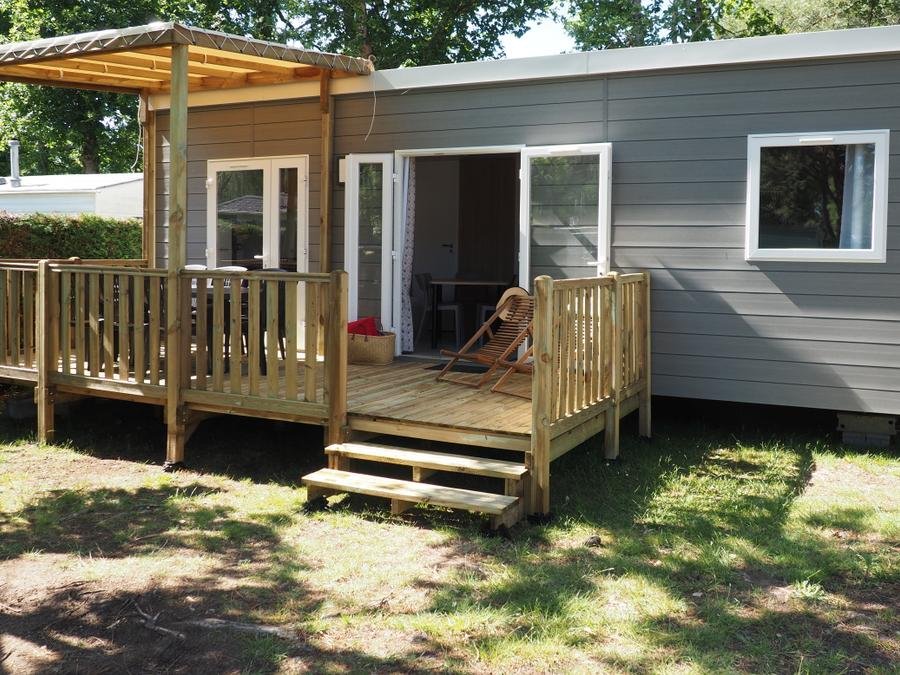 Camping Pas Cher vous présente avec son site Officiel campingpascher.fr, le Camping Les Pirates De Carnac classé 4 étoiles, situé sur la commune de Carnac dans le département Morbihan (Bretagne) en France. Le camping Les Pirates De Carnac, vous présente un hébergement de type mobil-home de 34 m² pour 8 personnes et télévision. Le camping Les Pirates De Carnac vous propose du sam. 06 juin au sam. 13 juin 2026 pour 7 nuits à 455€. Cette location propose 38 dates différentes pour réserver votre séjour. Découvrez également les 19 autres gammes d'hébergements du camping. Les Avis clients pour le Camping Les Pirates De Carnac sont excellents avec une note moyenne de 8 sur 10. Mer, Piscine chauffée, Piscine couverte, Animations familiales, Club enfants, Aire de jeux enfants, Canoë-kayak, Court de padel en extérieur, Court de tennis, Cyclisme, Golf, Jet-ski, Location de bateaux, Paddle, Ping-pong, Planche à voile, Plongée, Pétanque, Randonnée, Salle de fitness, Skatepark, Ski nautique, Structure gonflable enfants, Surf, Terrain de football, Trampoline, Voile, kiteSurf, Bar, Boulangerie, Brasserie, Bureau de tabac, Créperie, Pizzeria, Plats à emporter, Restaurant, Restaurant asiatique, Snack/Bar, Station-service, Supermarché, Épicerie,... En savoir plus : cliquez-ICI.