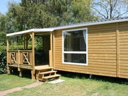 Camping Pas Cher vous présente avec son site Officiel campingpascher.fr, le Camping Les Bruyères Carnac classé 4 étoiles, situé sur la commune de Carnac dans le département Morbihan (Bretagne) en France. Le camping Les Bruyères Carnac, vous présente un hébergement de type mobil-home de 28 m² pour 6 personnes et télévision. Le camping Les Bruyères Carnac vous propose du sam. 13 juin au sam. 20 juin 2026 pour 7 nuits à 392€. Cette location propose 104 dates différentes pour réserver votre séjour. Découvrez également les 20 autres gammes d'hébergements du camping. Les Avis clients pour le Camping Les Bruyères Carnac sont excellents avec une note moyenne de 8 sur 10. Mer, Piscine chauffée, Piscine couverte, Animations familiales, Club enfants, Aire de jeux enfants, Canoë-kayak, Court de padel en extérieur, Court de tennis, Cyclisme, Golf, Jet-ski, Location de bateaux, Paddle, Ping-pong, Planche à voile, Plongée, Pétanque, Randonnée, Salle de fitness, Skatepark, Ski nautique, Structure gonflable enfants, Surf, Terrain de football, Trampoline, Voile, kiteSurf, Bar, Boulangerie, Brasserie, Bureau de tabac, Créperie, Pizzeria, Plats à emporter, Restaurant, Restaurant asiatique, Snack/Bar, Station-service, Supermarché, Épicerie,... En savoir plus : cliquez-ICI.