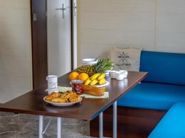 Camping Pas Cher vous présente avec son site Officiel campingpascher.fr, le Camping Les Ballastières - Vosges Du Sud classé 3 étoiles, situé sur la commune de Champagney dans le département Haute-saône (Franche Comté) en France. Le camping Les Ballastières - Vosges Du Sud, vous présente un hébergement de type tente en toile et bois de 5 m². Le camping Les Ballastières - Vosges Du Sud vous propose du vendredi 13 mars au vendredi 20 mars 2026 pour 7 nuits à 226.8€. Cette location propose 227 dates différentes pour réserver votre séjour. Découvrez également les 12 autres gammes d'hébergements du camping. Les Avis clients pour le Camping Les Ballastières - Vosges Du Sud sont excellents avec une note moyenne de 8 sur 10. Lac, Piscine extérieure, Animations familiales, Aire de jeux enfants, Pétanque, Terrain de football, Bar, Brasserie, Supermarché, Épicerie,... En savoir plus : cliquez-ICI.