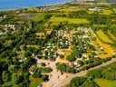Camping Pas Cher vous présente avec son site Officiel campingpascher.fr, le Camping VVF Villages - La Fontaine - Larmor Plage classé 3 étoiles, situé sur la commune de Larmor Plage dans le département Morbihan (Bretagne) en France. Le camping VVF Villages - La Fontaine - Larmor Plage, vous présente un hébergement de type lodge de 30 m². Le camping VVF Villages - La Fontaine - Larmor Plage vous propose du sam. 19 septembre au sam. 26 septembre 2026 pour 7 nuits à 469€. Cette location propose 92 dates différentes pour réserver votre séjour. Découvrez également les 2 autres gammes d'hébergements du camping. Les Avis clients pour le Camping VVF Villages - La Fontaine - Larmor Plage sont excellents avec une note moyenne de 8 sur 10. Animations familiales, Club ados, Club enfants, Aire de jeux enfants, Baby-foot, Ping-pong, Plongée, Pétanque, Terrain multisports,... En savoir plus : cliquez-ICI.