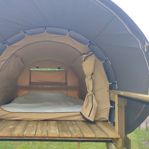 Cliquez pour découvrir toutes les photos de l'HÉBERGEMENT ! tente toile et bois - De L'Ile Aux Pies photo 2