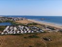 Camping Pas Cher vous présente avec son site Officiel campingpascher.fr, le Camping De La Plage classé 3 étoiles, situé sur la commune de Guidel dans le département Morbihan (Bretagne) en France. Le camping De La Plage vous propose un hébergement de type mobil-home de 36 m². L'établissement vous propose 4 autres types d'hébergements. Découvrez tous nos séjours à petits prix dans la commune et aux alentours de Guidel du département : Morbihan (Bretagne). Les Avis clients pour le Camping De La Plage sont excellents avec une note moyenne de 8 sur 10. Piscine chauffée, Piscine couverte, Animation enfants, Animations familiales, Aire de jeux enfants, Baby-foot, Canoë-kayak, Cyclisme, Jet-ski, Paddle, Ping-pong, Plongée, Pétanque, Randonnée, Salle de jeux vidéo, Surf, Terrain de football, Terrain de volley-ball, Terrain multisports, Voile, Bar, Snack/Bar, Supermarché,... En savoir plus : cliquez-ICI.
