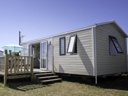Camping Pas Cher vous présente avec son site Officiel campingpascher.fr, le Camping De La Plage classé 3 étoiles, situé sur la commune de Guidel dans le département Morbihan (Bretagne) en France. Le camping De La Plage, vous présente un hébergement de type mobil-home de 30 m² pour 1 personne et télévision. Le camping De La Plage vous propose du lundi 06 avril au lundi 13 avril 2026 pour 7 nuits à 412.8€. Cette location propose 116 dates différentes pour réserver votre séjour. Découvrez également les 5 autres gammes d'hébergements du camping. Les Avis clients pour le Camping De La Plage sont excellents avec une note moyenne de 8 sur 10. Piscine chauffée, Piscine couverte, Animation enfants, Animations familiales, Aire de jeux enfants, Baby-foot, Canoë-kayak, Cyclisme, Jet-ski, Paddle, Ping-pong, Plongée, Pétanque, Randonnée, Salle de jeux vidéo, Surf, Terrain de football, Terrain de volley-ball, Terrain multisports, Voile, Bar, Snack/Bar, Supermarché,... En savoir plus : cliquez-ICI.