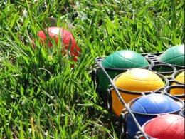 Camping Pas Cher vous présente avec son site Officiel campingpascher.fr, le Camping Des Lancières classé 3 étoiles, situé sur la commune de Rogny Les Sept Ecluses dans le département Yonne (Bourgogne) en France. Le camping Des Lancières, vous présente un hébergement de type tente en toile et bois de 7 m². Le camping Des Lancières vous propose du vendredi 01 mai au vendredi 08 mai 2026 pour 7 nuits à 150€. Cette location propose 139 dates différentes pour réserver votre séjour. Découvrez également les 5 autres gammes d'hébergements du camping. Les Avis clients pour le Camping Des Lancières sont excellents avec une note moyenne de 9 sur 10. Aire de jeux enfants, Centre équestre, Court de tennis, Cyclisme, Ping-pong, Pédalo, Pétanque, Trampoline,... En savoir plus : cliquez-ICI.