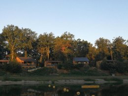 Camping Pas Cher vous présente avec son site Officiel campingpascher.fr, le Camping Les Castors classé 4 étoiles, situé sur la commune de Burnhaupt Le Haut dans le département Haut-rhin (Alsace) en France. Le camping Les Castors vous propose un hébergement de type chalet. L'établissement vous propose 17 autres types d'hébergements. Découvrez tous nos séjours à petits prix dans la commune et aux alentours de Burnhaupt Le Haut du département : Haut-rhin (Alsace). Les Avis clients pour le Camping Les Castors sont excellents avec une note moyenne de 9 sur 10. Lac, Animations familiales, Aire de jeux enfants, Ping-pong, Pétanque, Terrain de volley-ball, Dépôt de pain, Snack/Bar,... En savoir plus : cliquez-ICI.