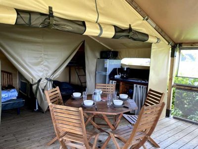 Cliquez pour découvrir toutes les photos de l'HÉBERGEMENT ! tente en toile et bois - La Plage photo 2