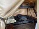 Cliquez pour découvrir toutes les photos de l'HÉBERGEMENT ! tente en toile et bois - camping La Plage photo 5