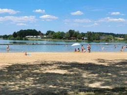 Camping Pas Cher vous présente avec son site Officiel campingpascher.fr, le Camping La Plage classé 3 étoiles, situé sur la commune de Mansigne dans le département Sarthe (Pays De La Loire) en France. Le camping La Plage vous propose un hébergement de type bungalow toilé de 16 m². L'établissement vous propose 6 autres types d'hébergements. Découvrez tous nos séjours à petits prix dans la commune et aux alentours de Mansigne du département : Sarthe (Pays De La Loire). Lac, Piscine extérieure, Club enfants, Aire de jeux enfants, Canoë-kayak, Court de tennis, Paddle, Pédalo, Pétanque, Terrain multisports, Bar, Snack/Bar,... En savoir plus : cliquez-ICI.