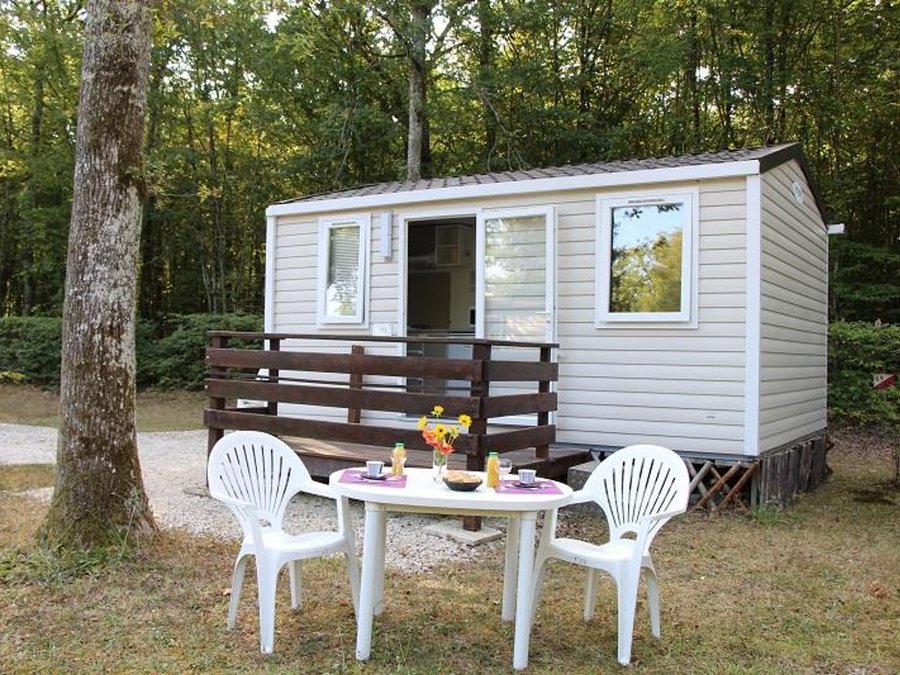 Camping Pas Cher vous présente avec son site Officiel campingpascher.fr, le Établissement Le Bois Guillaume, situé sur la commune de Villeneuve Les Genets dans le département Yonne (Bourgogne) en France. L'établissement Le Bois Guillaume vous propose un hébergement de type mobilhome de 20 m². L'établissement vous propose 3 autres types d'hébergements. Découvrez tous nos séjours à petits prix dans la commune et aux alentours de Villeneuve Les Genets du département : Yonne (Bourgogne).... En savoir plus : cliquez-ICI.