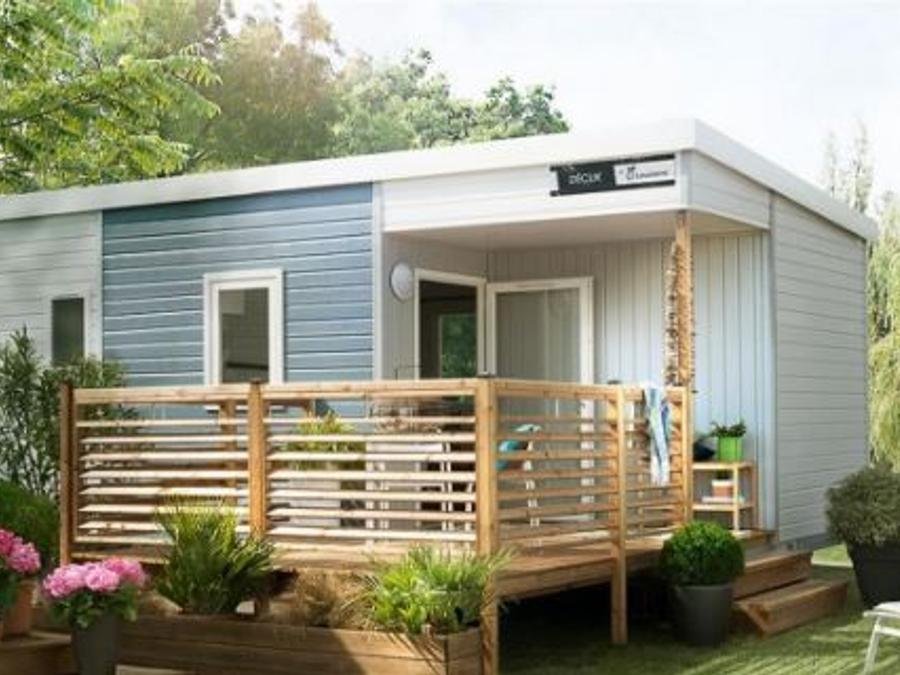 Camping Pas Cher vous présente avec son site Officiel campingpascher.fr, le Camping De Locouarn classé 2 étoiles, situé sur la commune de Clohars Carnoet dans le département Finistère (Bretagne) en France. Le camping De Locouarn vous propose un hébergement de type mobil-home de 30 m² (télévision). L'établissement vous propose 4 autres types d'hébergements. Découvrez tous nos séjours à petits prix dans la commune et aux alentours de Clohars Carnoet du département : Finistère (Bretagne). Les Avis clients pour le Camping De Locouarn sont excellents avec une note moyenne de 8 sur 10. MerRivière, Piscine chauffée, Piscine extérieure, Aire de jeux enfants, Cyclisme, Ping-pong, Randonnée, Terrain multisports, Trampoline, Bar, Bureau de tabac, Créperie, Dépôt de pain, Food truck, Pizzeria, Station-service, Supermarché, Épicerie,... En savoir plus : cliquez-ICI.