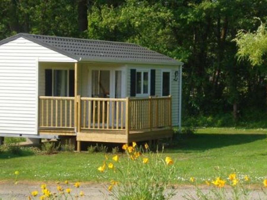 Camping Pas Cher vous présente avec son site Officiel campingpascher.fr, le Camping De Locouarn classé 2 étoiles, situé sur la commune de Clohars Carnoet dans le département Finistère (Bretagne) en France. Le camping De Locouarn, vous présente un hébergement de type mobil-home de 25 m² pour 1 personne et télévision. Le camping De Locouarn vous propose du sam. 26 septembre au sam. 03 octobre 2026 pour 7 nuits à 313€. Cette location propose 91 dates différentes pour réserver votre séjour. Découvrez également les 4 autres gammes d'hébergements du camping. Les Avis clients pour le Camping De Locouarn sont excellents avec une note moyenne de 8 sur 10. MerRivière, Piscine chauffée, Piscine extérieure, Aire de jeux enfants, Cyclisme, Ping-pong, Randonnée, Terrain multisports, Trampoline, Bar, Bureau de tabac, Créperie, Dépôt de pain, Food truck, Pizzeria, Station-service, Supermarché, Épicerie,... En savoir plus : cliquez-ICI.