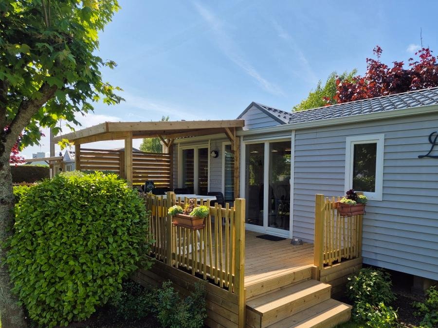 Camping Pas Cher vous présente avec son site Officiel campingpascher.fr, le Camping Du Vieux Verger Ty Noul classé 3 étoiles, situé sur la commune de Névez dans le département Finistère (Bretagne) en France. Le camping Du Vieux Verger Ty Noul, vous présente un hébergement de type mobil-home de 30 m² et télévision. Le camping Du Vieux Verger Ty Noul vous propose du mercredi 16 septembre au mercredi 23 septembre 2026, en promotion à -20% pour 7 nuits à 252 € au lieu de 315,0 € soit une Économie de 63 €. Cette location propose 5 dates différentes pour réserver votre séjour. Découvrez également les 9 autres gammes d'hébergements du camping. Piscine chauffée, Piscine extérieure, Aire de jeux enfants, Cyclisme, Ping-pong, Pétanque, Salle de jeux vidéo, Sports nautiques, Terrain de badminton, Terrain de volley-ball, Trampoline, Brasserie, Dépôt de pain, Food truck, Supermarché,... En savoir plus : cliquez-ICI.