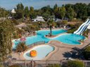 Camping Pas Cher vous présente avec son site Officiel campingpascher.fr, le Camping Du Vieux Verger Ty Noul classé 3 étoiles, situé sur la commune de Névez dans le département Finistère (Bretagne) en France. Le camping Du Vieux Verger Ty Noul, vous présente un hébergement de type mobil-home de 20 m² et télévision. Le camping Du Vieux Verger Ty Noul vous propose du sam. 13 juin au sam. 20 juin 2026, en promotion à -10% pour 7 nuits à 315 € au lieu de 350,0 € soit une Économie de 35 €. Cette location propose 34 dates différentes pour réserver votre séjour. Découvrez également les 4 autres gammes d'hébergements du camping. Piscine chauffée, Piscine extérieure, Aire de jeux enfants, Cyclisme, Ping-pong, Pétanque, Salle de jeux vidéo, Sports nautiques, Terrain de badminton, Terrain de volley-ball, Trampoline, Brasserie, Dépôt de pain, Food truck, Supermarché,... En savoir plus : cliquez-ICI.