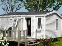 Camping Pas Cher vous présente avec son site Officiel campingpascher.fr, le Camping De Keralouet classé 3 étoiles, situé sur la commune de Lesconil dans le département Finistère (Bretagne) en France. Le camping De Keralouet, vous présente un hébergement de type mobil-home de 23 m² pour 4 personnes et télévision. Le camping De Keralouet vous propose du mercredi 01 avril au mercredi 08 avril 2026 pour 7 nuits à 318€. Cette location propose 103 dates différentes pour réserver votre séjour. Découvrez également les 9 autres gammes d'hébergements du camping. Les Avis clients pour le Camping De Keralouet sont excellents avec une note moyenne de 9 sur 10. Mer, Piscine chauffée, Piscine extérieure, Aire de jeux enfants, Ping-pong, Pétanque, Boulangerie, Bureau de tabac, Créperie, Dépôt de pain, Restaurant, Supermarché, Épicerie,... En savoir plus : cliquez-ICI.