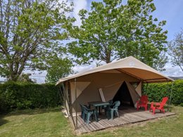Camping Pas Cher vous présente avec son site Officiel campingpascher.fr, le Camping De Keralouet classé 3 étoiles, situé sur la commune de Lesconil dans le département Finistère (Bretagne) en France. Le camping De Keralouet, vous présente un hébergement de type tente de 20 m² pour 5 personnes. Le camping De Keralouet vous propose du sam. 30 mai au sam. 06 juin 2026 pour 7 nuits à 281€. Cette location propose 44 dates différentes pour réserver votre séjour. Découvrez également les 9 autres gammes d'hébergements du camping. Les Avis clients pour le Camping De Keralouet sont excellents avec une note moyenne de 9 sur 10. Mer, Piscine chauffée, Piscine extérieure, Aire de jeux enfants, Ping-pong, Pétanque, Boulangerie, Bureau de tabac, Créperie, Dépôt de pain, Restaurant, Supermarché, Épicerie,... En savoir plus : cliquez-ICI.
