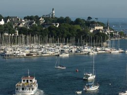 Camping Pas Cher vous présente avec son site Officiel campingpascher.fr, le Camping De Keralouet classé 3 étoiles, situé sur la commune de Lesconil dans le département Finistère (Bretagne) en France. Le camping De Keralouet, vous présente un hébergement de type tente de 20 m² pour 5 personnes. Le camping De Keralouet vous propose du sam. 30 mai au sam. 06 juin 2026 pour 7 nuits à 281€. Cette location propose 44 dates différentes pour réserver votre séjour. Découvrez également les 9 autres gammes d'hébergements du camping. Les Avis clients pour le Camping De Keralouet sont excellents avec une note moyenne de 9 sur 10. Mer, Piscine chauffée, Piscine extérieure, Aire de jeux enfants, Ping-pong, Pétanque, Boulangerie, Bureau de tabac, Créperie, Dépôt de pain, Restaurant, Supermarché, Épicerie,... En savoir plus : cliquez-ICI.