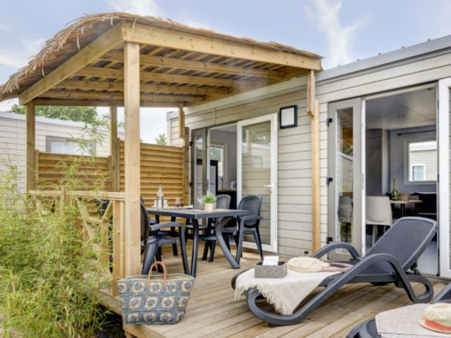 Camping Pas Cher vous présente avec son site Officiel campingpascher.fr, le Camping Le Cabellou Plage classé 5 étoiles, situé sur la commune de Concarneau dans le département Finistère (Bretagne) en France. Le camping Le Cabellou Plage vous propose un hébergement de type mobil-home de 30 m² pour 5 personnes (télévision). L'établissement vous propose 16 autres types d'hébergements. Découvrez tous nos séjours à petits prix dans la commune et aux alentours de Concarneau du département : Finistère (Bretagne). Les Avis clients pour le Camping Le Cabellou Plage sont excellents avec une note moyenne de 9 sur 10. Mer, Piscine couverte, Piscine extérieure, Animations familiales, Club ados, Club enfants, Aire de jeux enfants, Baby-foot, Canoë-kayak, Court de padel couvert, Court de padel en extérieur, Court de tennis, Location de bateaux, Paddle, Parcours sportif, Ping-pong, Piscine, Planche à voile, Plongée, Pétanque, Randonnée, Salle de fitness, Salle de jeux vidéo, Structure gonflable enfants, Terrain de beach-volley, Terrain multisports, Voile, kiteSurf, Bar, Dépôt de pain, Restaurant, Snack/Bar, Épicerie,... En savoir plus : cliquez-ICI.
