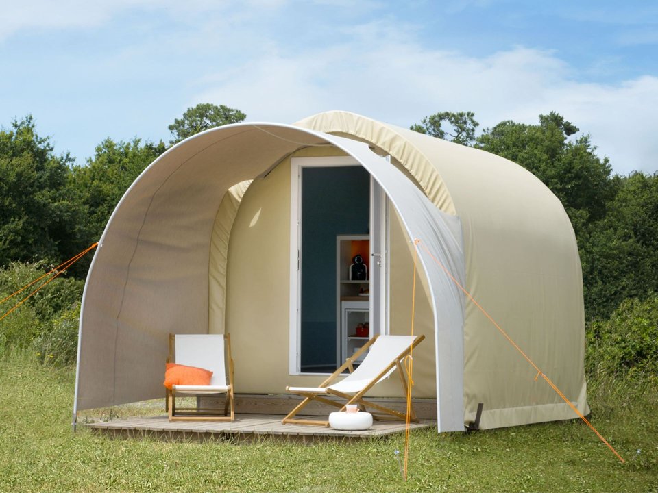 Camping Pas Cher vous présente avec son site Officiel campingpascher.fr, le Camping Le Kervastard classé 3 étoiles, situé sur la commune de Fouesnant dans le département Finistère (Bretagne) en France. Le camping Le Kervastard vous propose un hébergement de type hébergement insolite. L'établissement vous propose 4 autres types d'hébergements. Découvrez tous nos séjours à petits prix dans la commune et aux alentours de Fouesnant du département : Finistère (Bretagne). Les Avis clients pour le Camping Le Kervastard sont excellents avec une note moyenne de 8 sur 10. Piscine chauffée, Piscine couverte, Aire de jeux enfants, Baby-foot, Canoë-kayak, Court de tennis, Cyclisme, Golf, Location de bateaux, Paddle, Ping-pong, Piscine, Planche à voile, Pétanque, Randonnée, Salle de jeux vidéo, Voile, Bar, Boulangerie, Brasserie, Bureau de tabac, Créperie, Food truck, Pizzeria, Restaurant, Supermarché, Épicerie,... En savoir plus : cliquez-ICI.